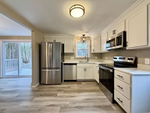 Meredith, NH 03253,8 Kelly LN