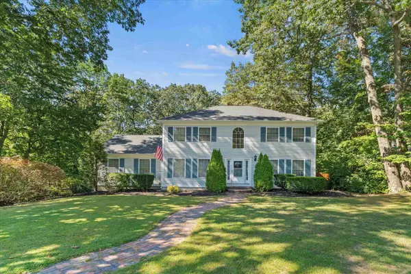 18 Julia DR, Hooksett, NH 03106