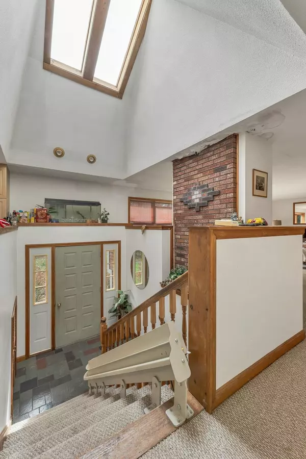 Hinsdale, NH 03451,16 Monument RD