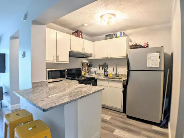 Laconia, NH 03246,107 Treetop CIR #711