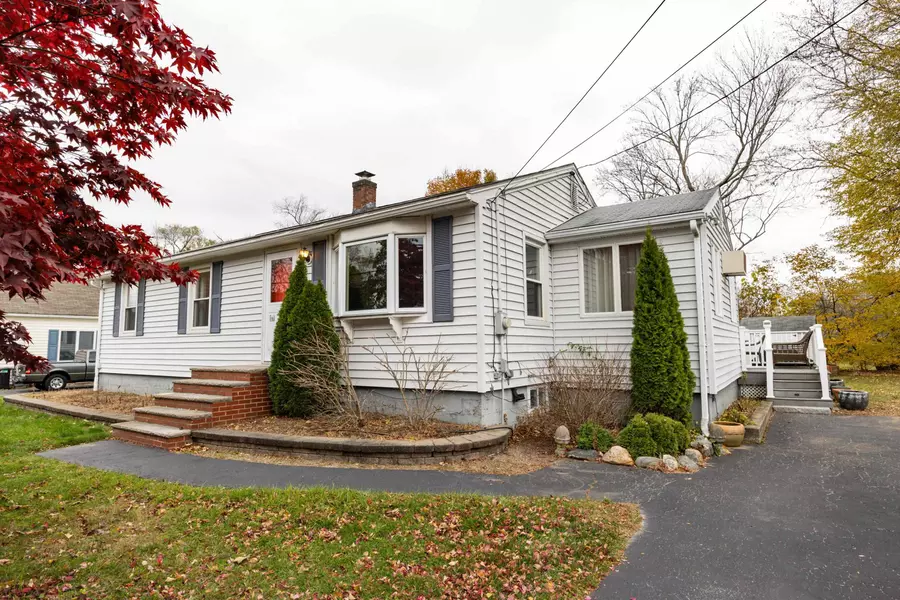 11 Maclarnon RD, Salem, NH 03079