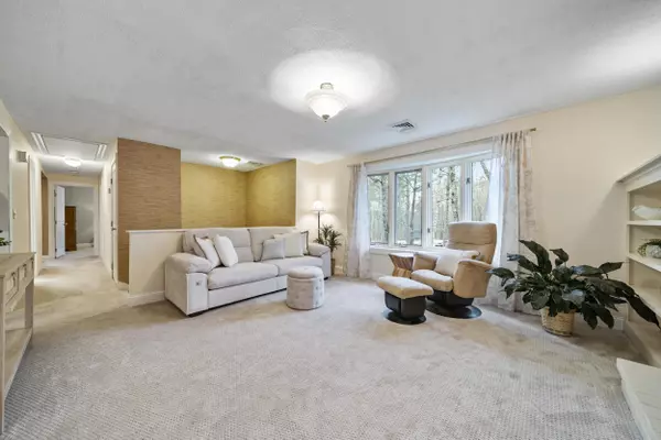 Goffstown, NH 03045,22 Winter Hill RD