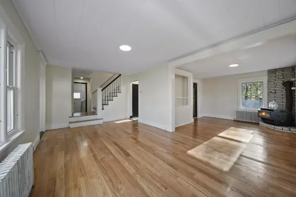 Dracut, MA 01826,35 Thissell AVE