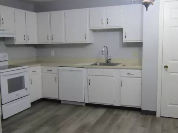 Manchester, NH 03102,14 Northbrook DR #18