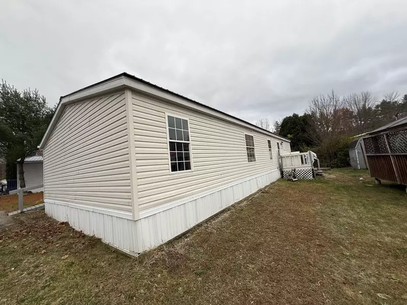 123 Hepatica LN, Charlestown, NH 03603