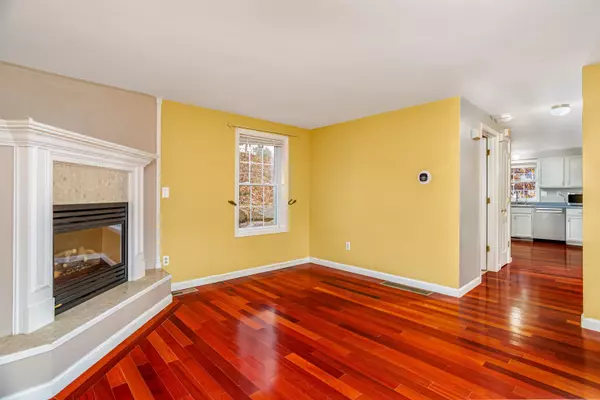 Nashua, NH 03064,15 North Intervale ST