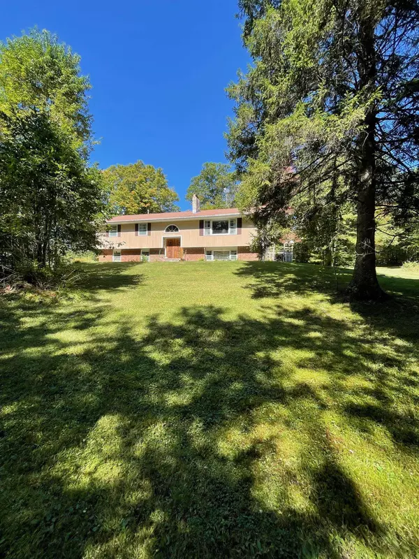 1868 Pond RD, Fletcher, VT 05464