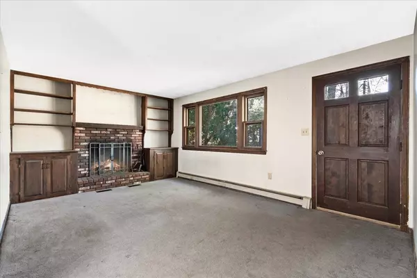 Henniker, NH 03242,23 Westwood LN