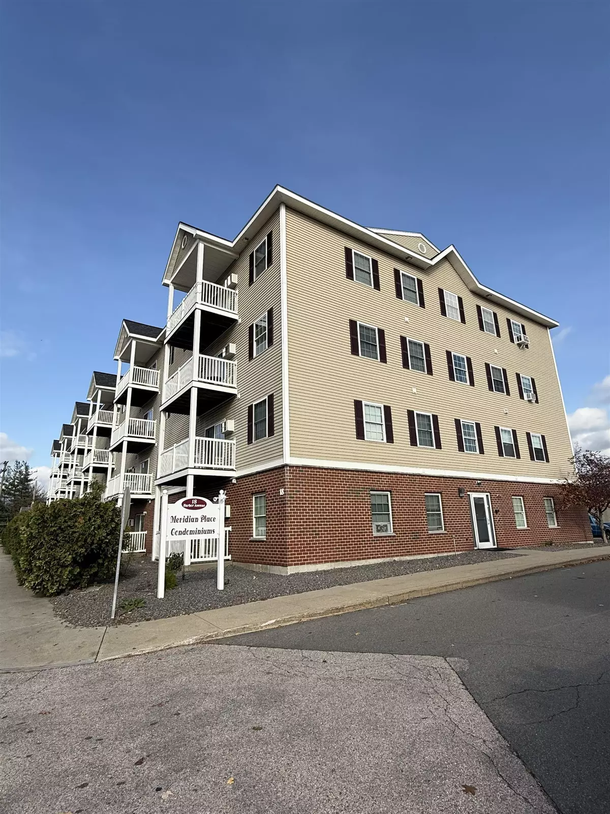 Nashua, NH 03060,18 Harbor AVE #208