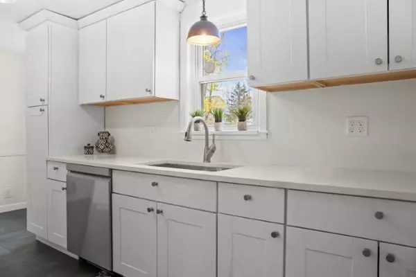 Portsmouth, NH 03801,7 Hall CT