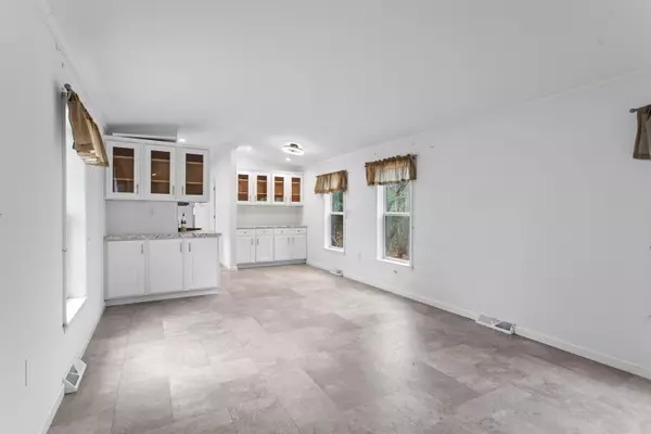 Rochester, NH 03867,52 Little Falls Bridge RD