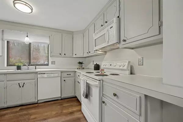 Merrimack, NH 03054,11 Essex Green CT