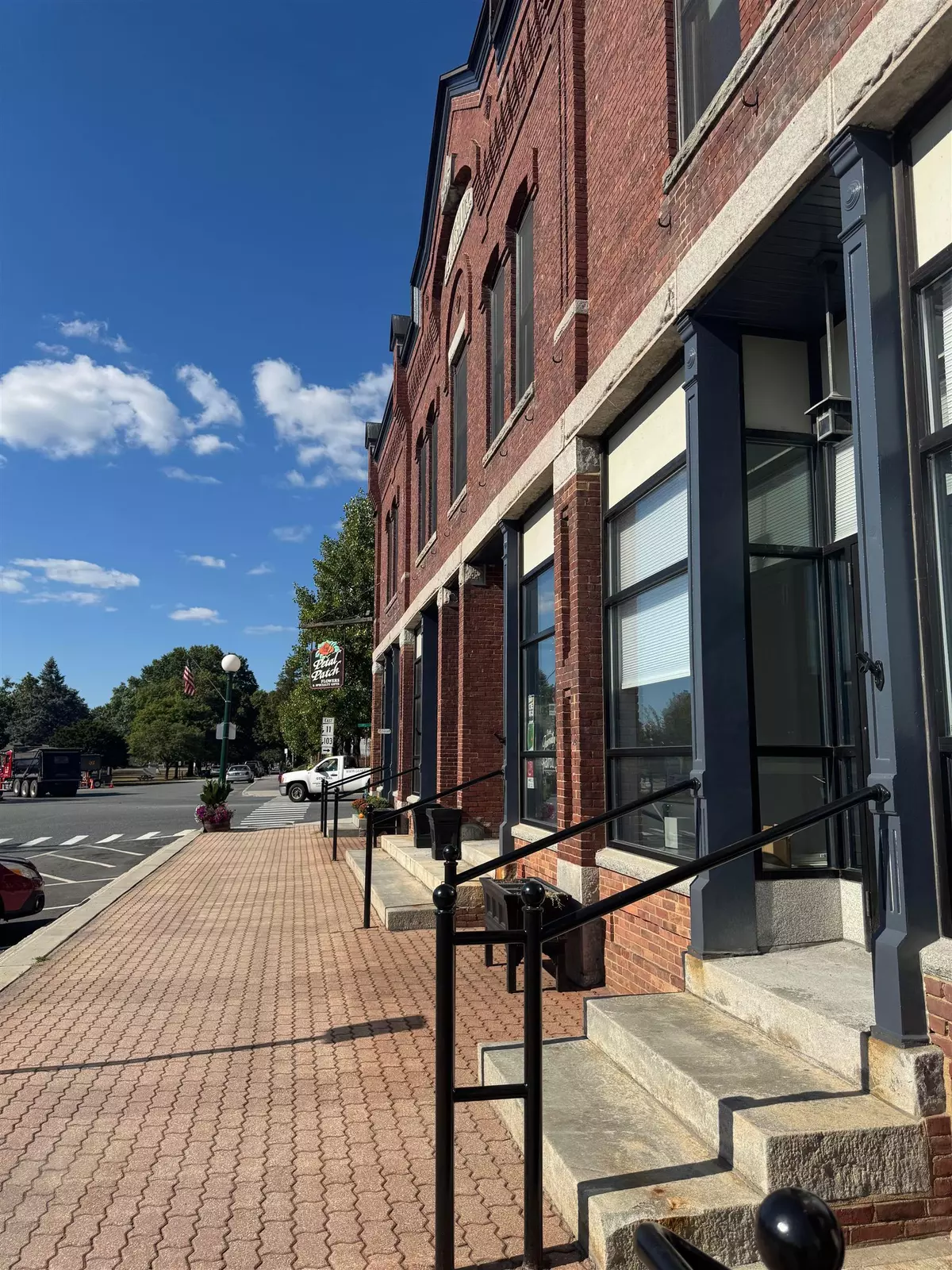 Newport, NH 03773,12 Main ST