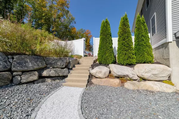 Hooksett, NH 03106,135 Brookview DR