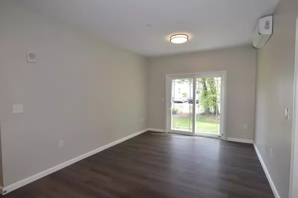 Londonderry, NH 03053,217 Rockingham RD #101