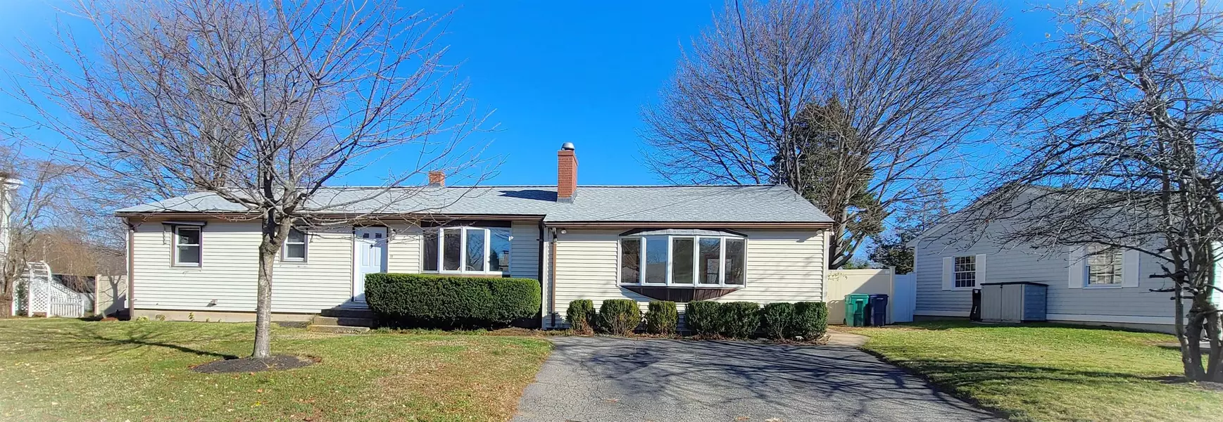 11 Carlson RD, Hampton, NH 03842