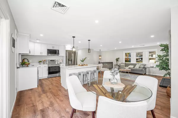 Pelham, NH 03076,4 Melody LN