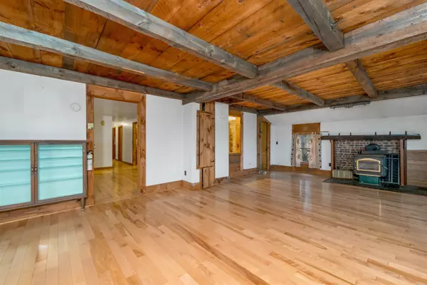 Deerfield, NH 03037,154 Mountain RD