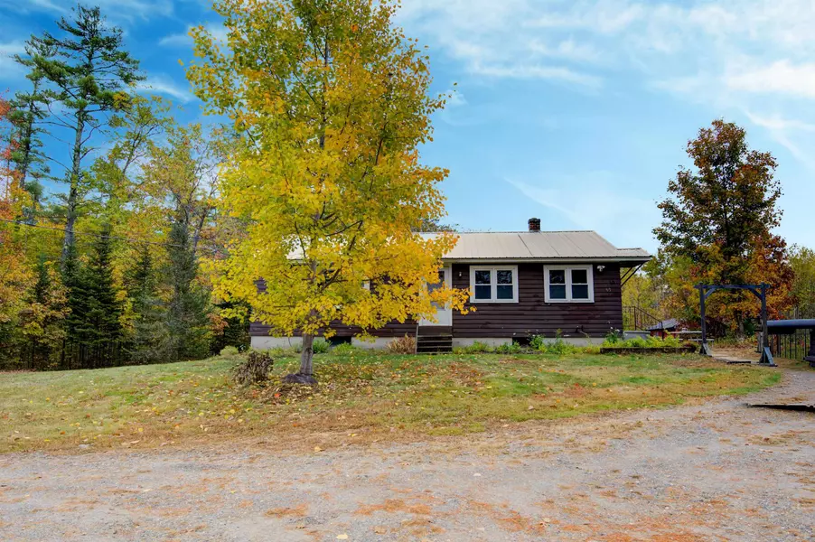 69 College RD, Wolfeboro, NH 03894