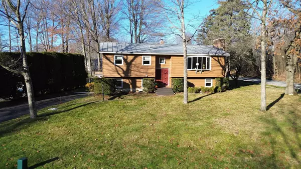 21 Briar LN, Essex, VT 05452