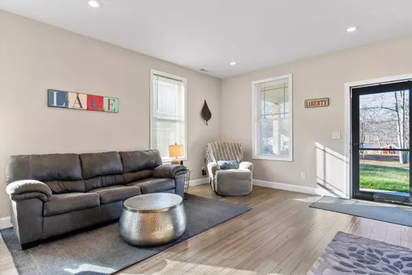 Derry, NH 03038,7 Gena AVE