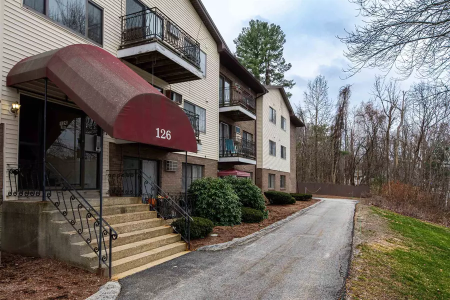 126 Mammoth RD #1, Hooksett, NH 03106