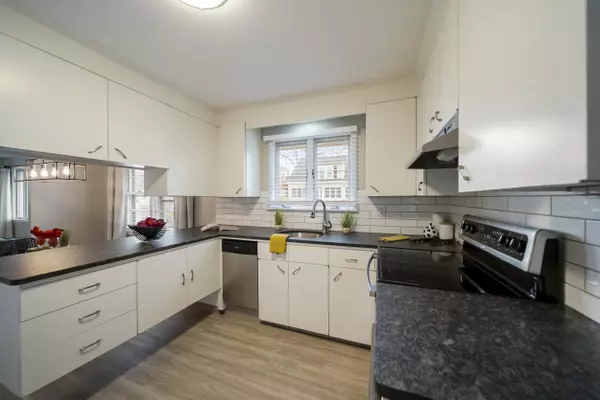 Manchester, NH 03102,90 Glenwood AVE