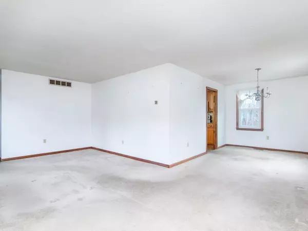 Nashua, NH 03063,36 Hampton DR