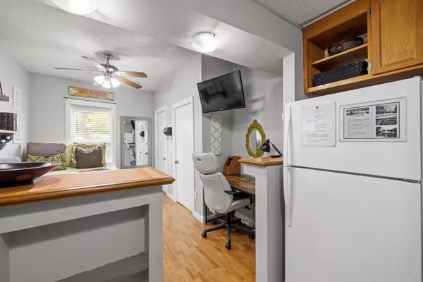 Manchester, NH 03103,792 Grove ST #4