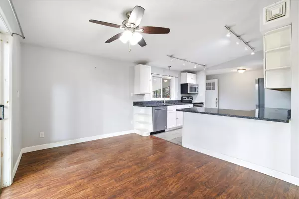 Hooksett, NH 03106,2 Memory LN