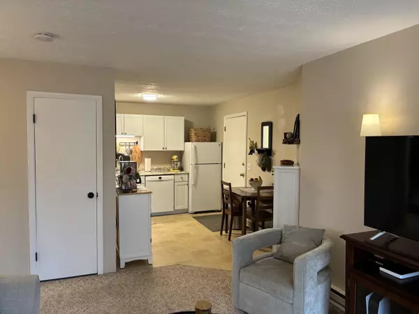 Manchester, NH 03102,60 Old Hackett Hill RD #2D