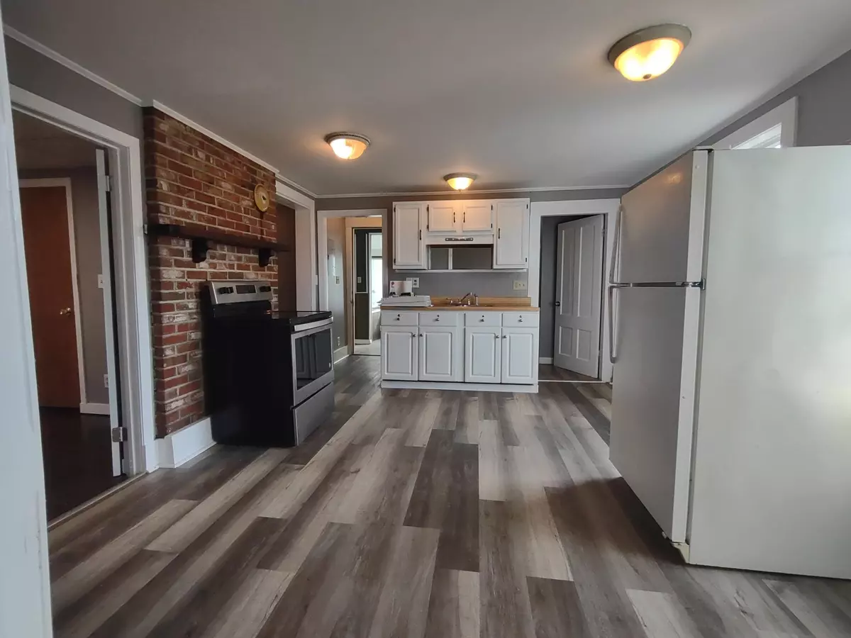 Newport, NH 03773,184 South Main ST