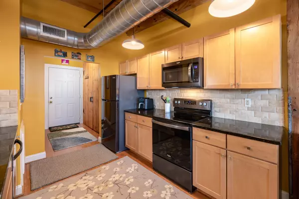 Laconia, NH 03246,66 Landing LN #313