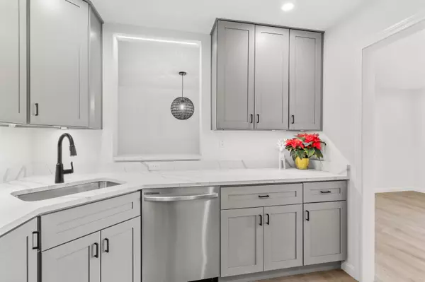 2 Scituate PL #1, Merrimack, NH 03054