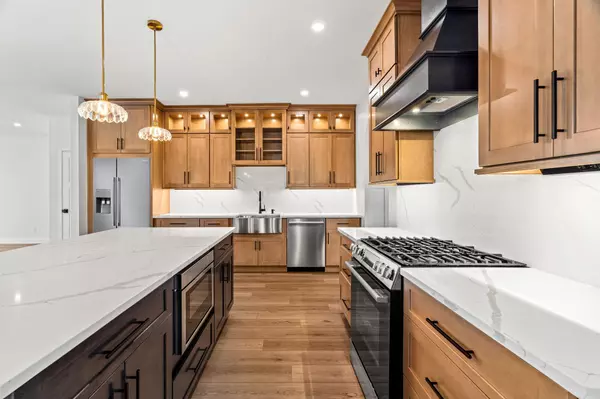 Londonderry, NH 03053,8 Lily LN