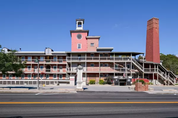 145 Main ST #212, Ludlow, VT 05149