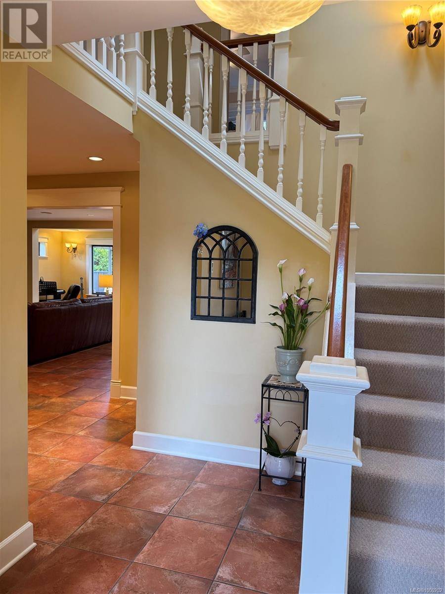 Saanich, BC V8Y1V9,4971 Highgate Rd