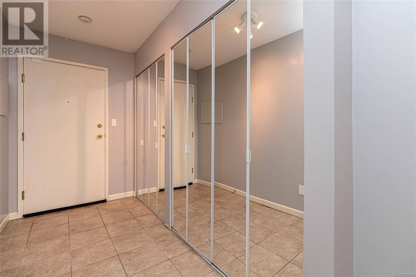 Victoria, BC V8T5G6,2520 Wark ST #114