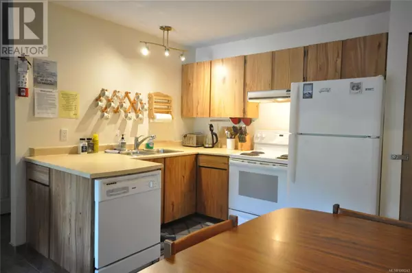 Courtenay, BC V9J1L0,695 Castle Crag CRES #307