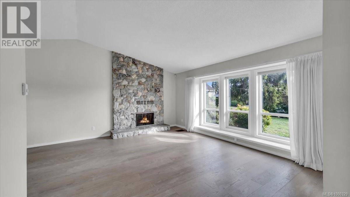 Saanich, BC V8N6B2,2232 Lifton Pl