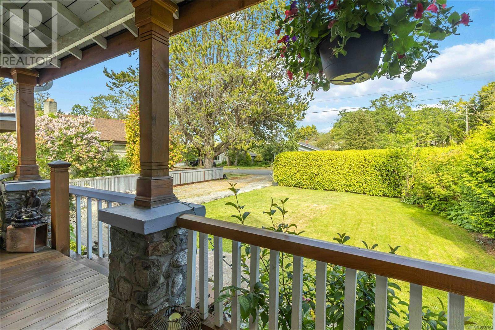 Saanich, BC V8X1T5,3840 Savannah Ave