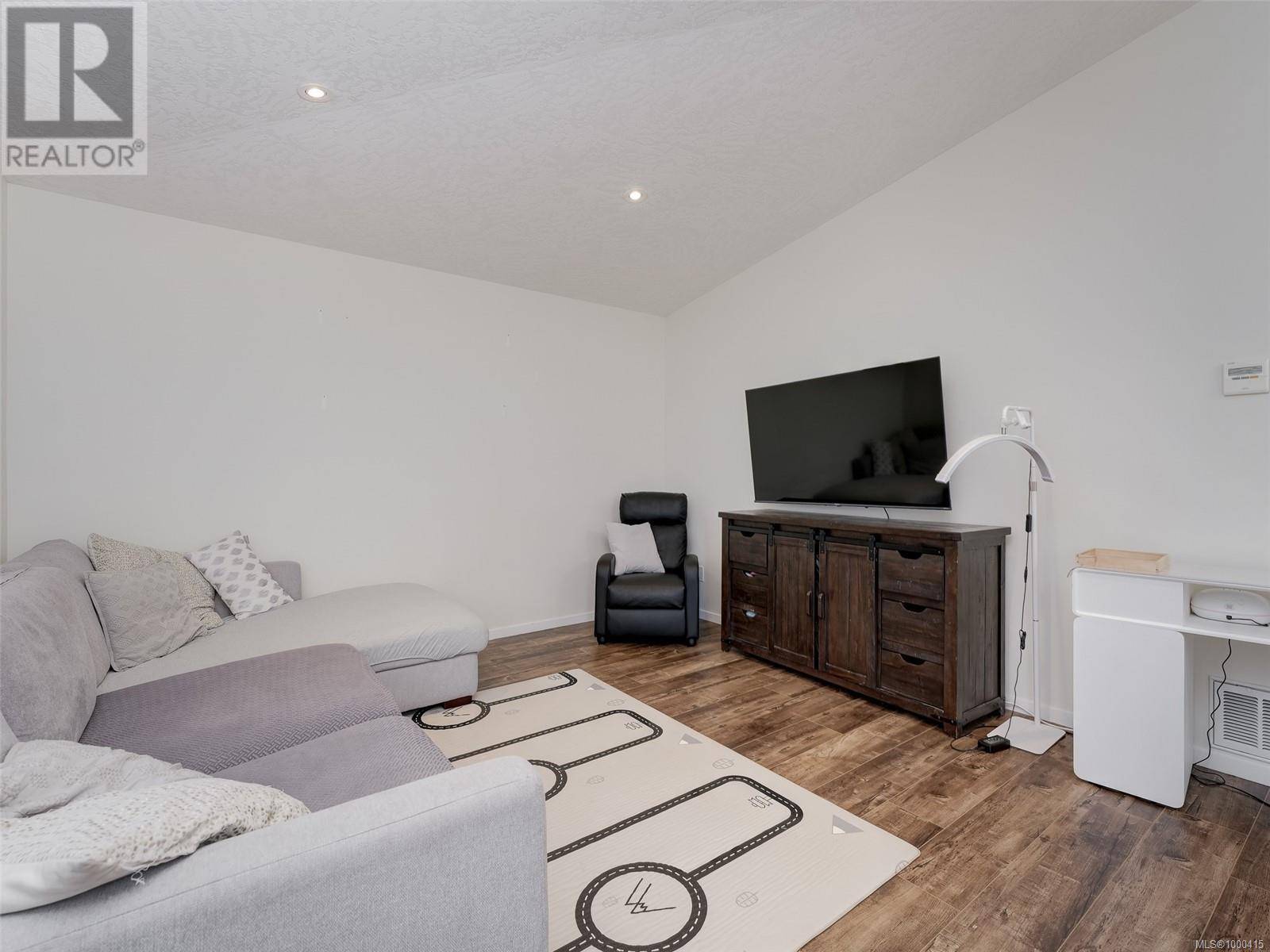 Central Saanich, BC V8M0B4,7650 Qwuc Chus LN #2