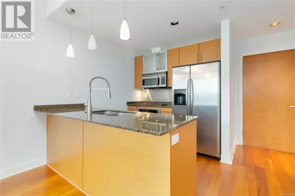 Saanich, BC V8P4R5,3614 Richmond RD #302