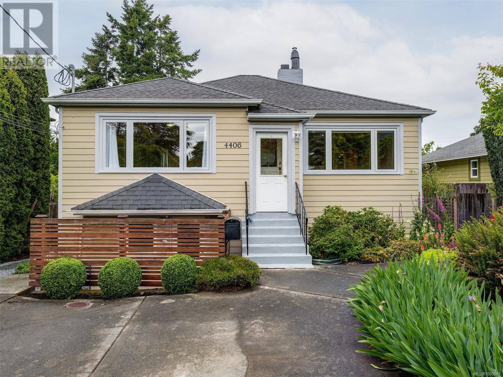 4406 Torquay Dr, Saanich, BC V8N3L4
