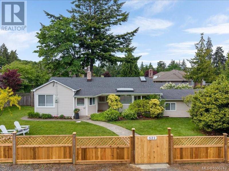 521 Arbutus St, Qualicum Beach, BC V9K1K8