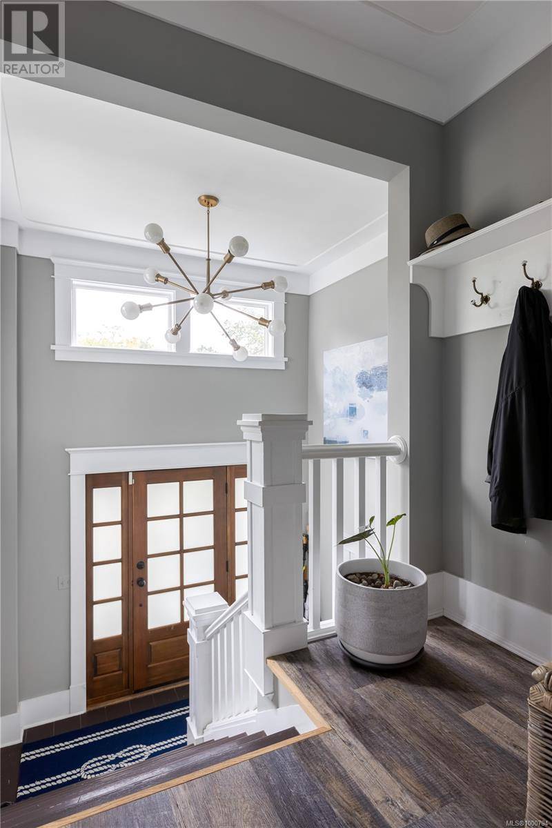 Victoria, BC V8S3H7,110 Eberts St