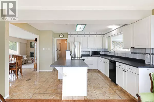 Comox, BC V9N1W3,251 Beach Dr