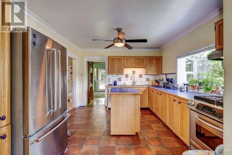 Nanaimo, BC V9R4R5,638 Victoria Rd