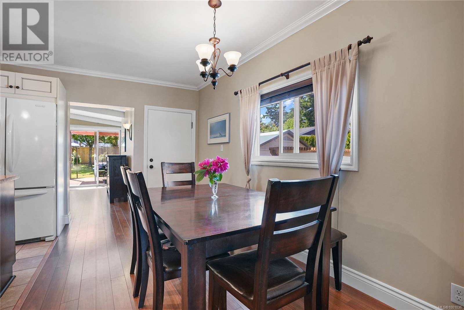 Saanich, BC V9A2E6,475 Walter Ave