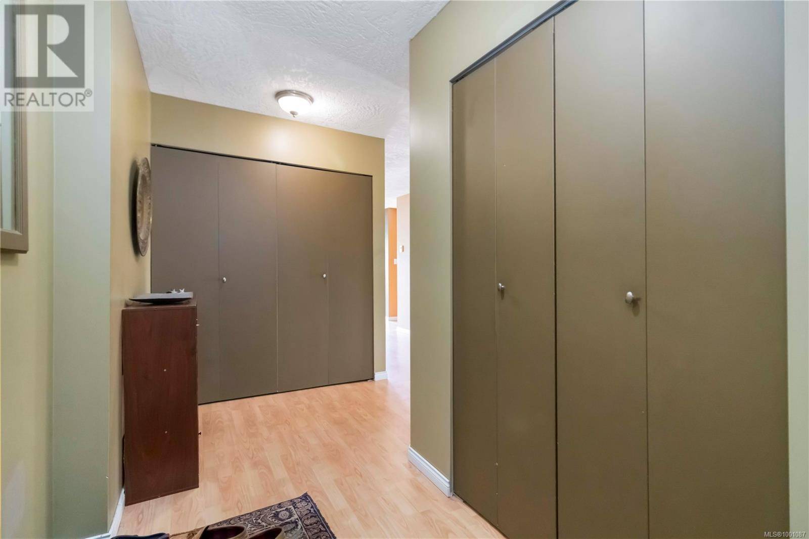 Victoria, BC V8T4E1,2511 Quadra ST #306